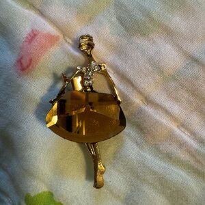 Elegant Gold-Tone Brooch with Crystal Accents